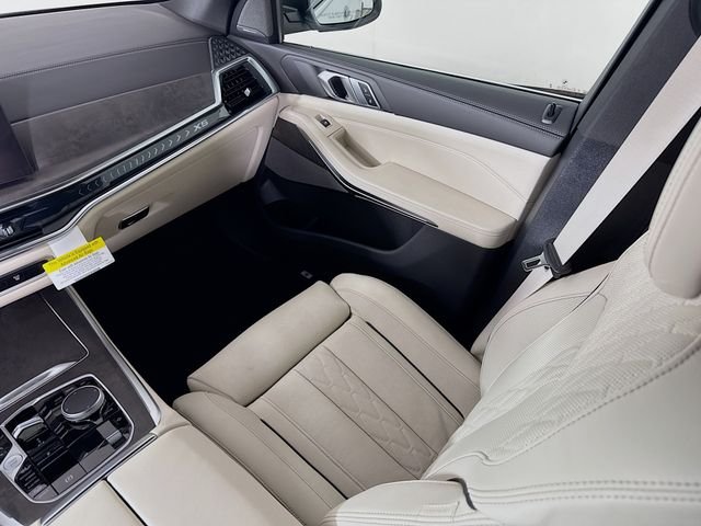 New 2026 White Metallic BMW xDrive50e image 25