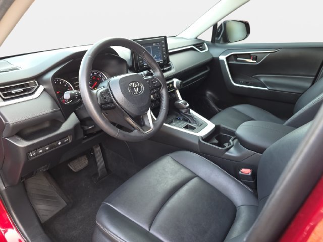 Used 2021 Red Toyota XLE Premium image 14