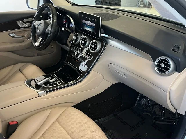 Used 2016 White Mercedes-Benz GLC 300 image 38