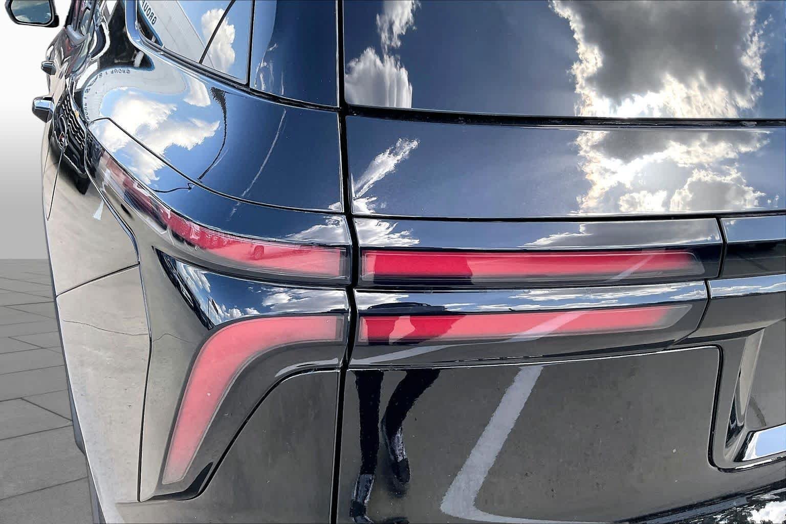 2027 Chevrolet Traverse LT - Photo 14