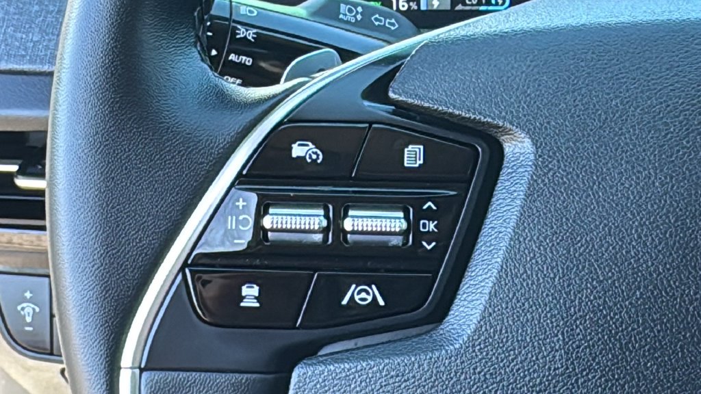 Used 2024 White Kia Light image 30
