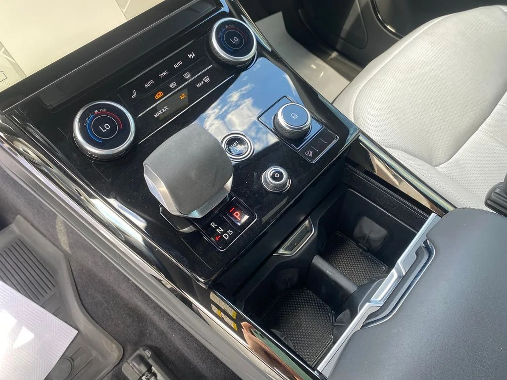 Used 2023 Gray Land Rover SE Dynamic image 24