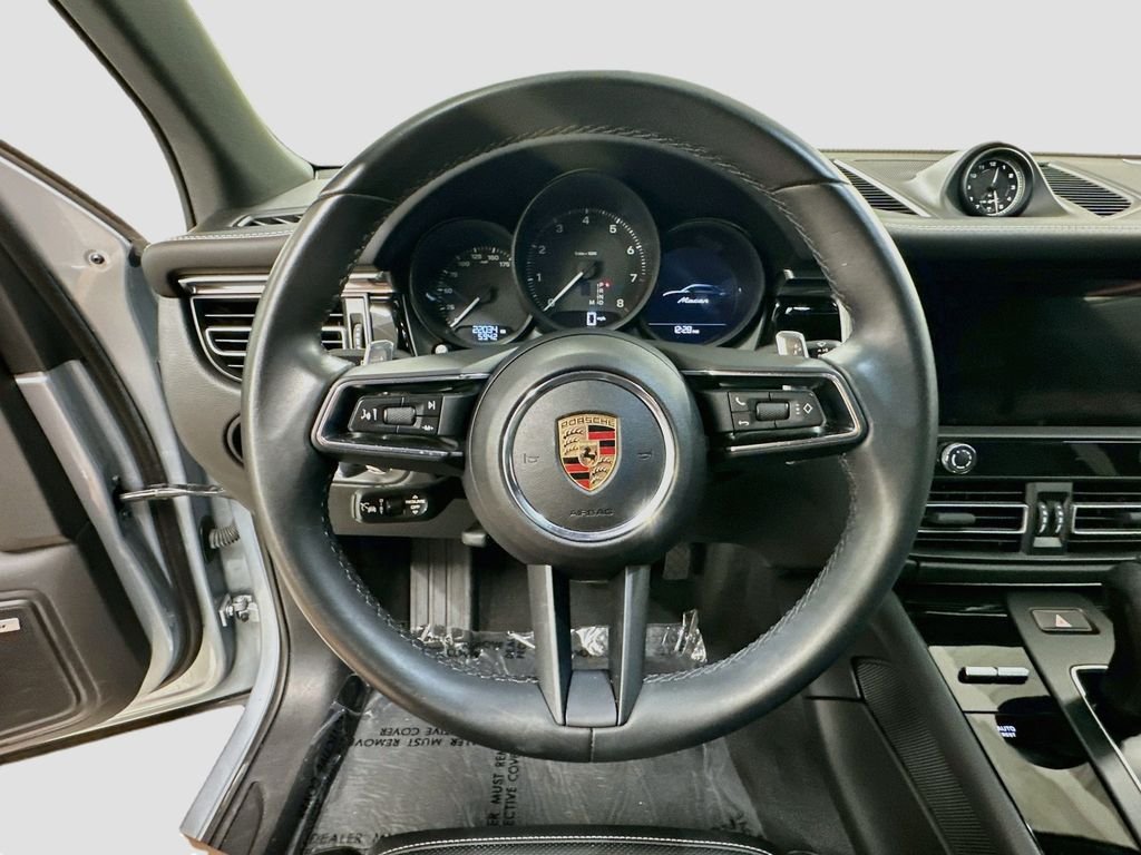 Used 2025  Porsche  image 12