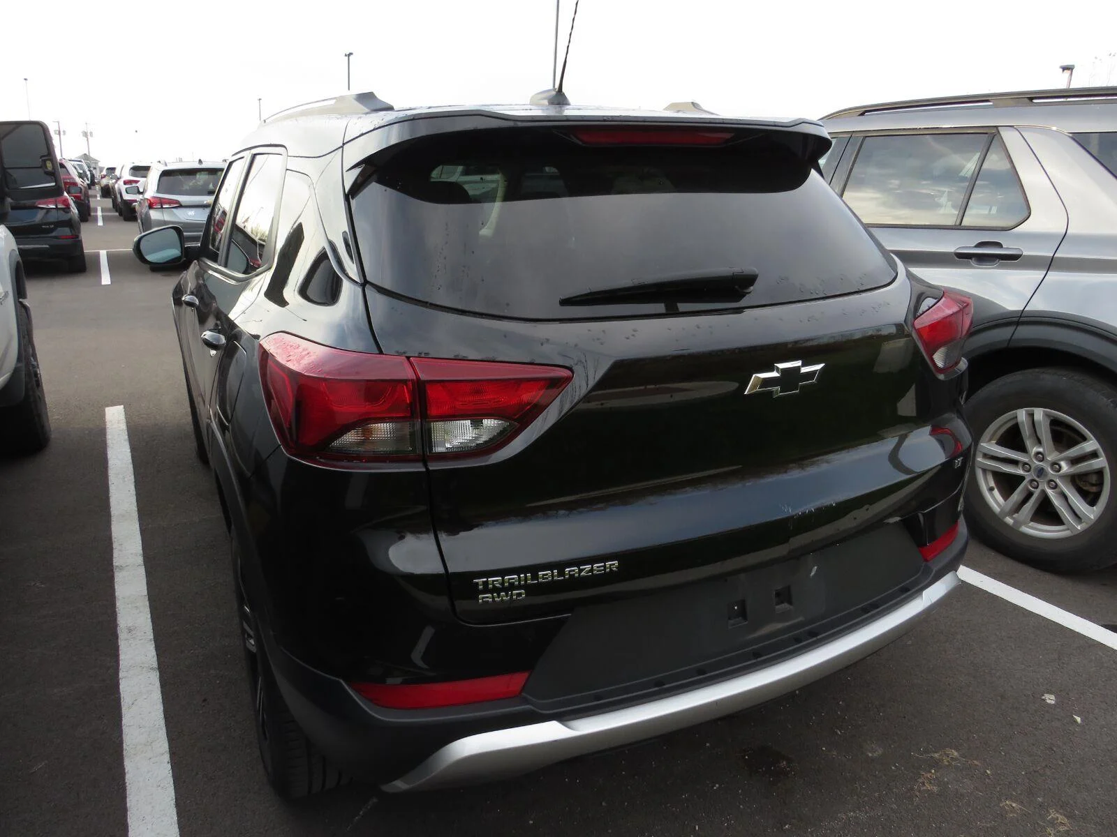 Used 2023 MOSAIC BLACK METALLIC Chevrolet LT image 9