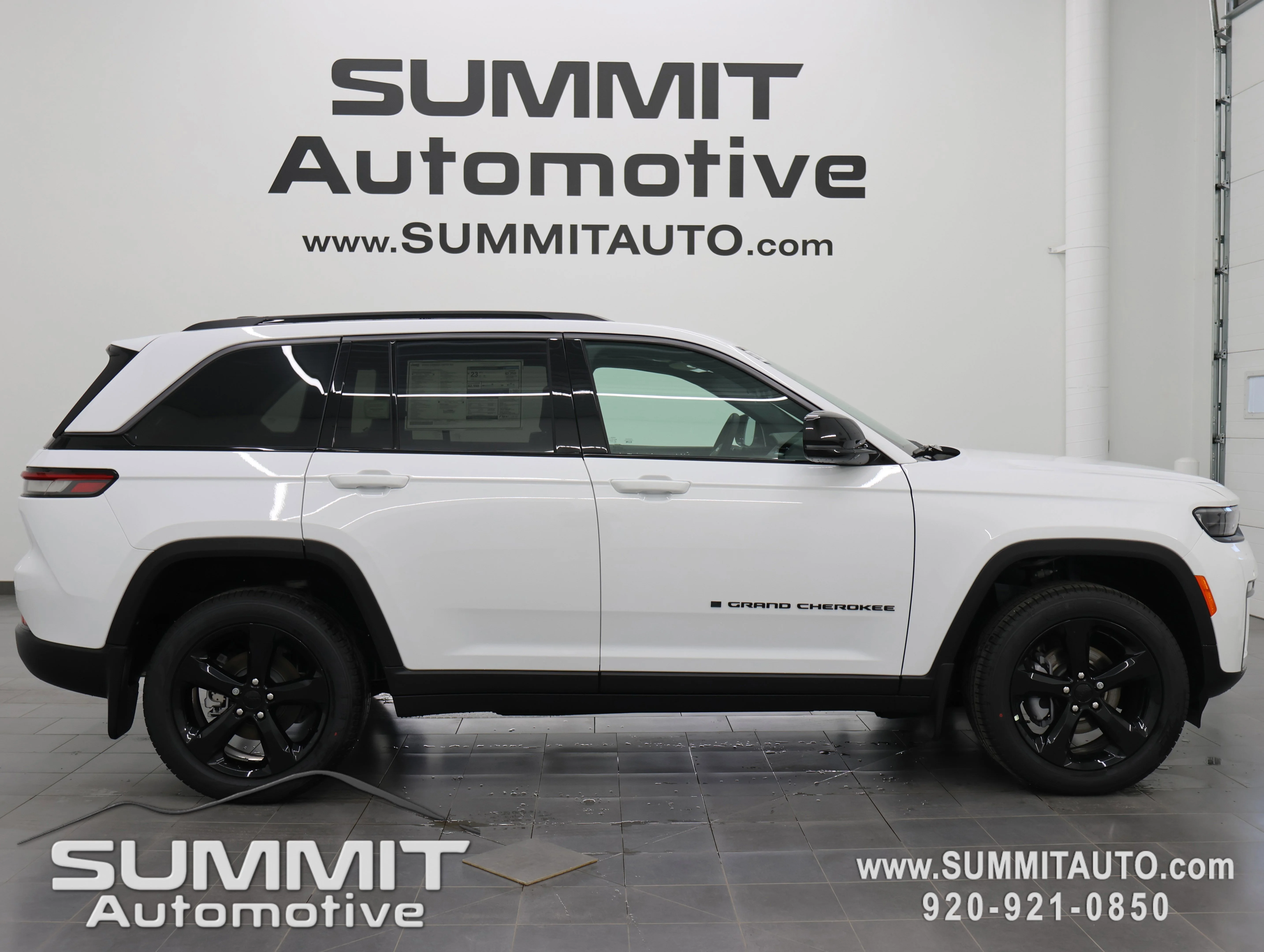 New 2026 Bright White Clear-Coat Exterior Paint Jeep Limited image 1
