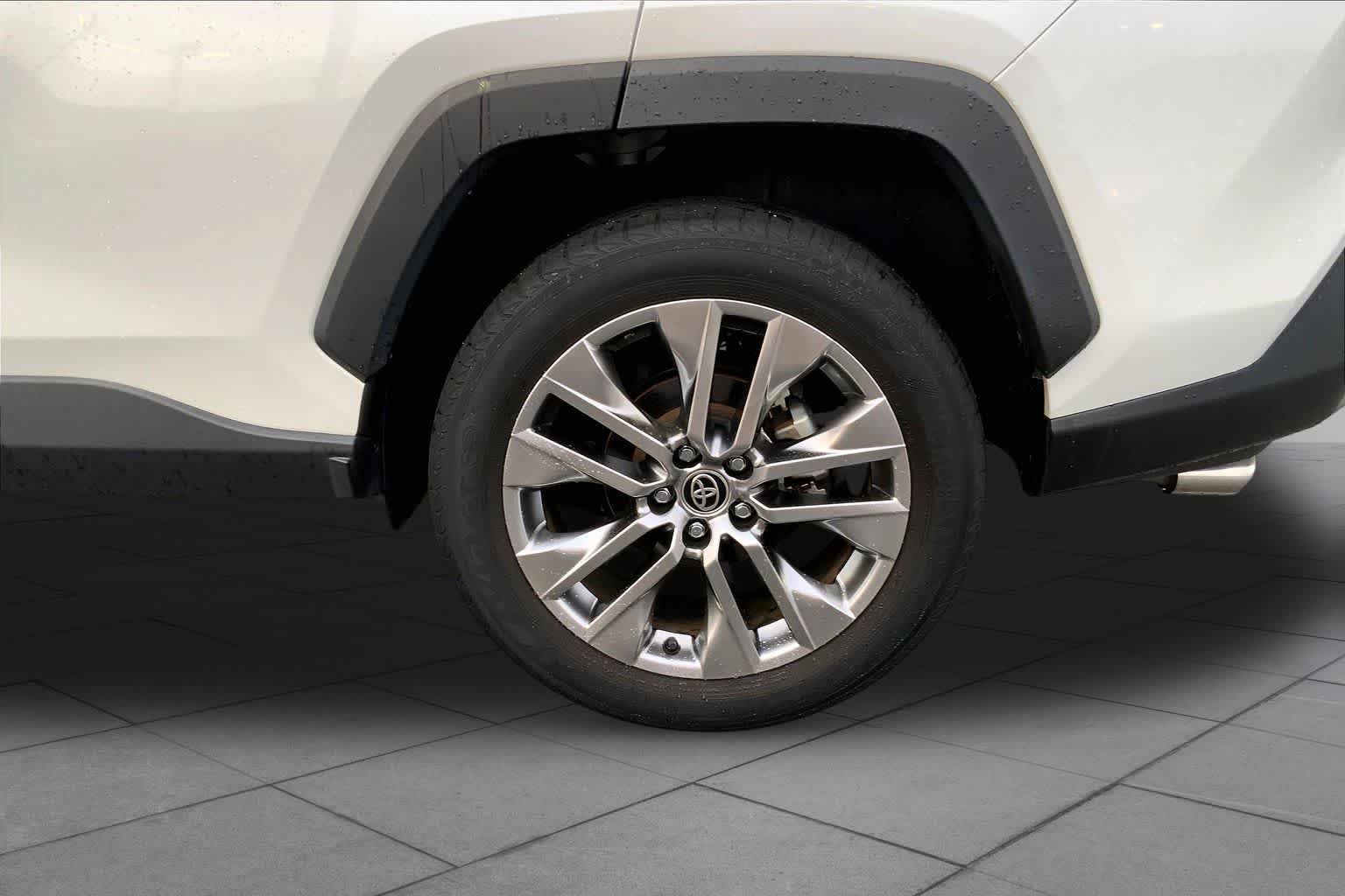Used 2023 Wind Chill Pearl Toyota Limited image 11