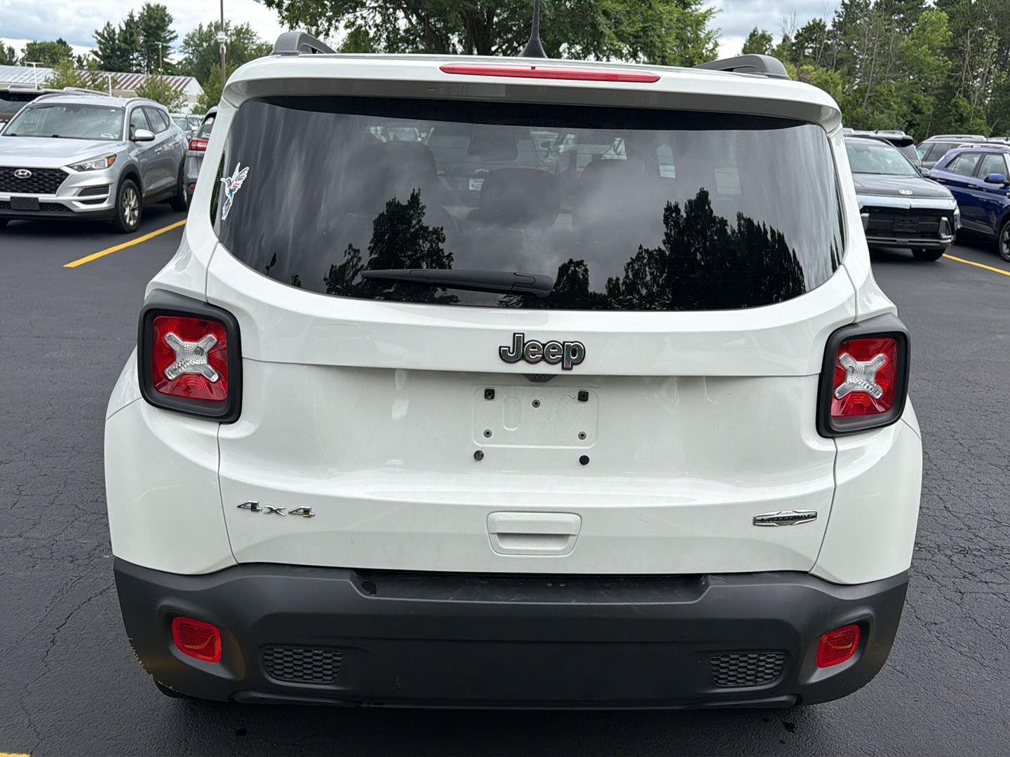 Used 2022 Alpine White Clearcoat Jeep Latitude image 5