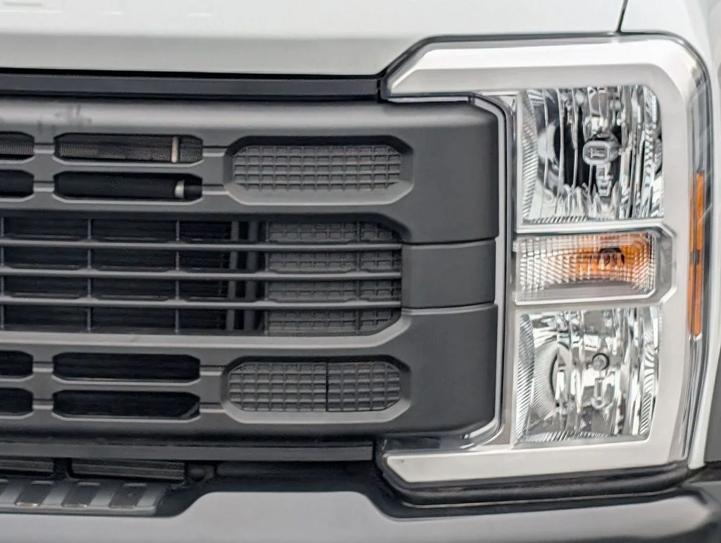 2025 Ford F-550 Super Duty Chassis Cab XL - Photo 10