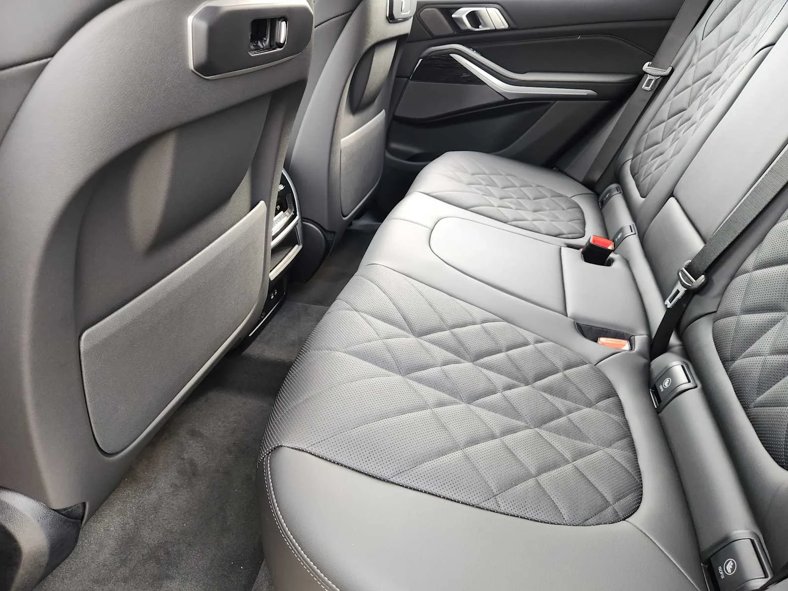 New 2026 Black Sapphire Metallic BMW xDrive40i image 7