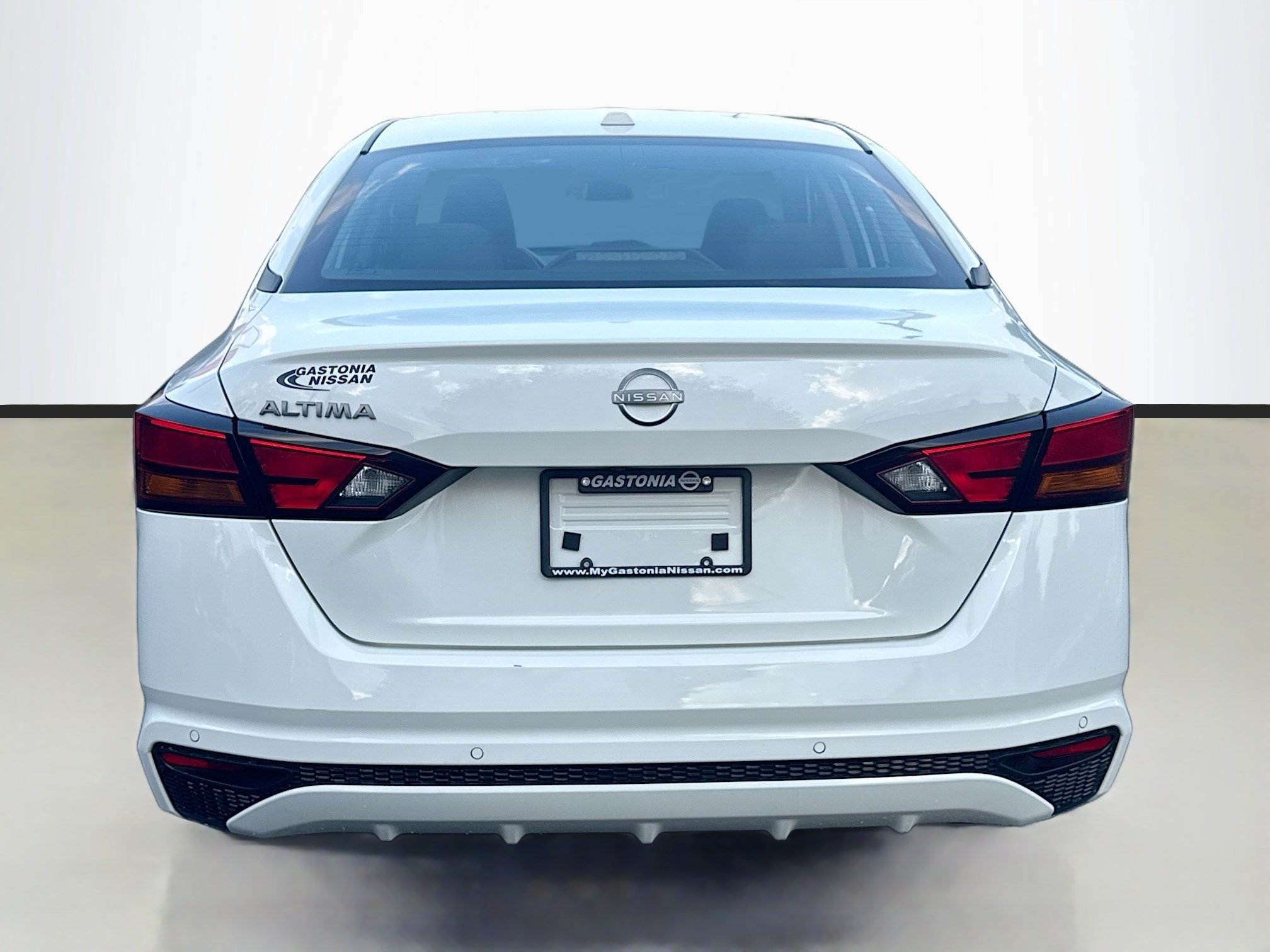 Used 2025 Glacier White Nissan SV image 6