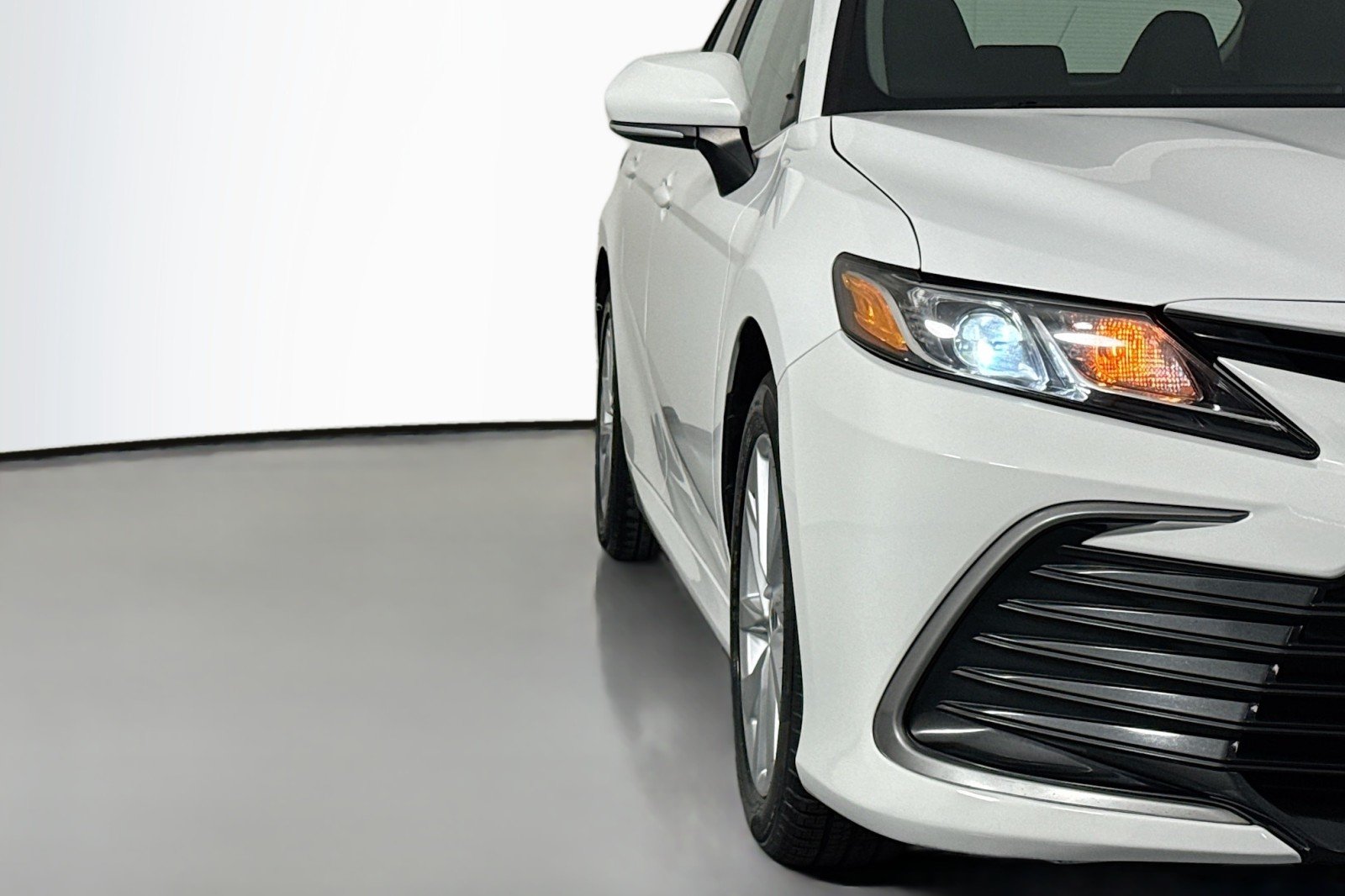 Used 2023 Ice Cap Toyota LE image 13