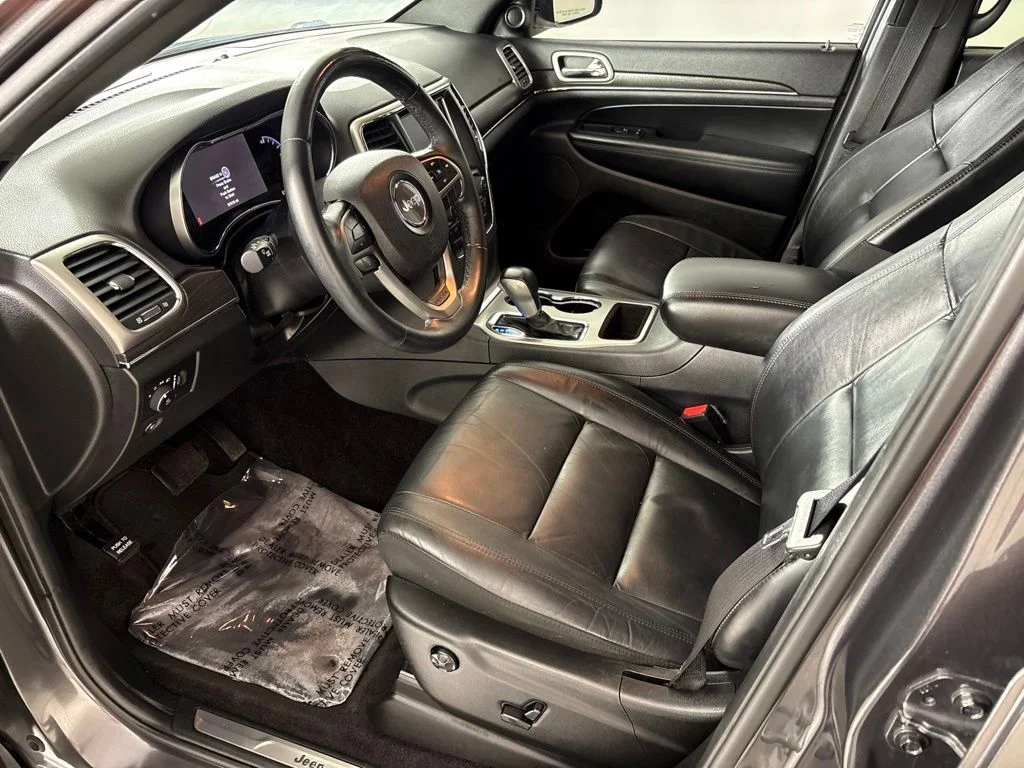 Used 2018 Gray Jeep Limited image 34