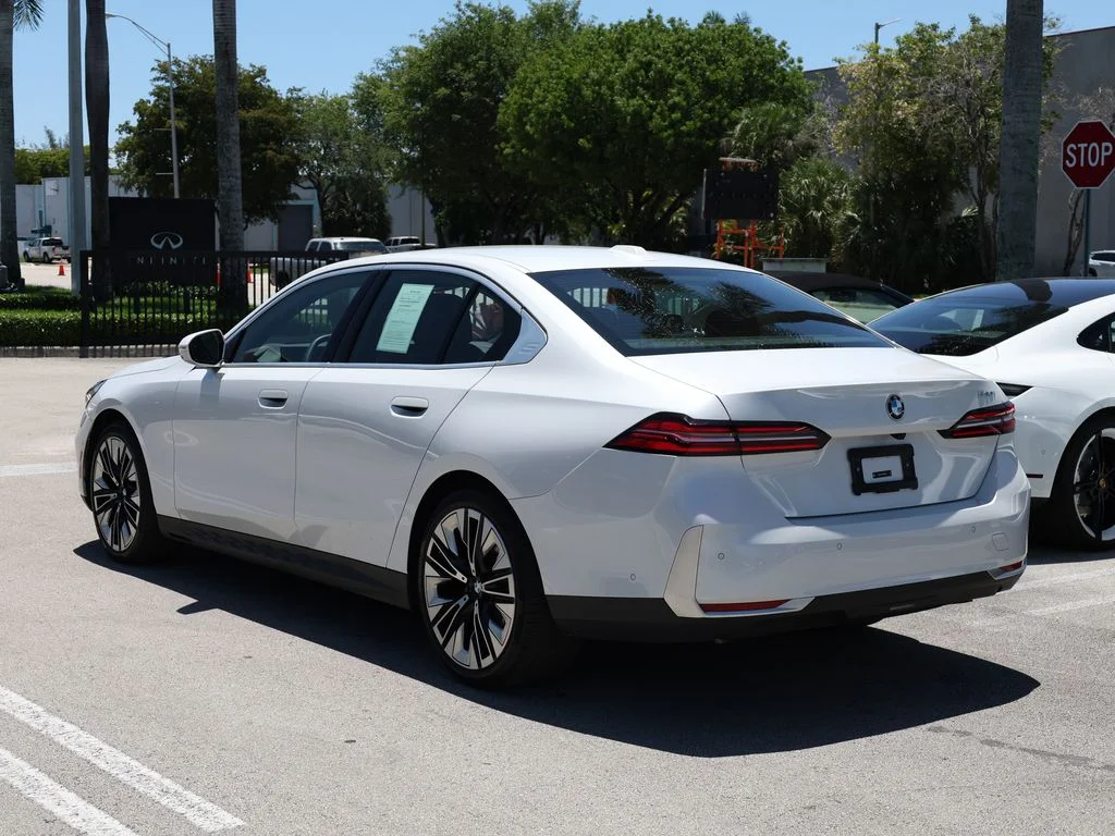 Used 2025 White BMW 530i image 4