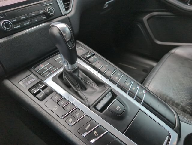 Used 2017 Volcano Grey Metallic Porsche Base image 27