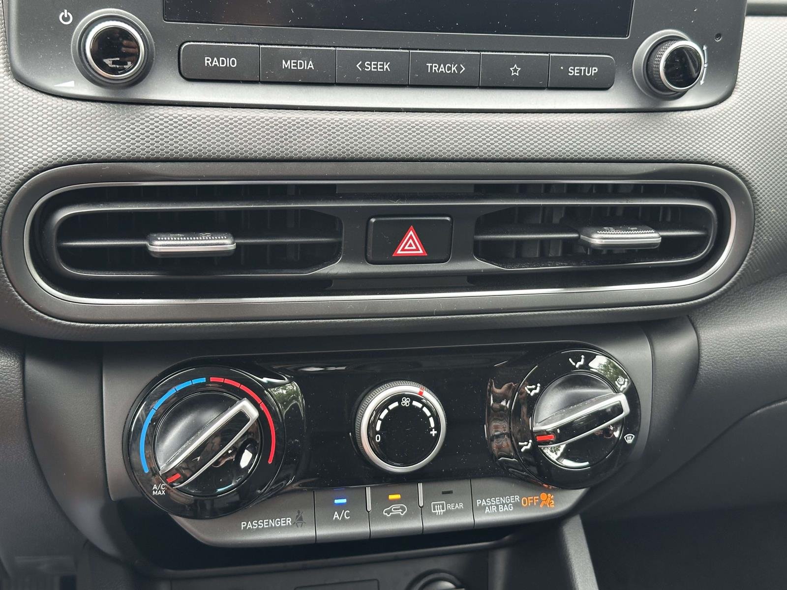 2023 Hyundai Kona SEL - Photo 28