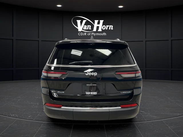 Used 2022 Diamond Black Jeep Limited image 7