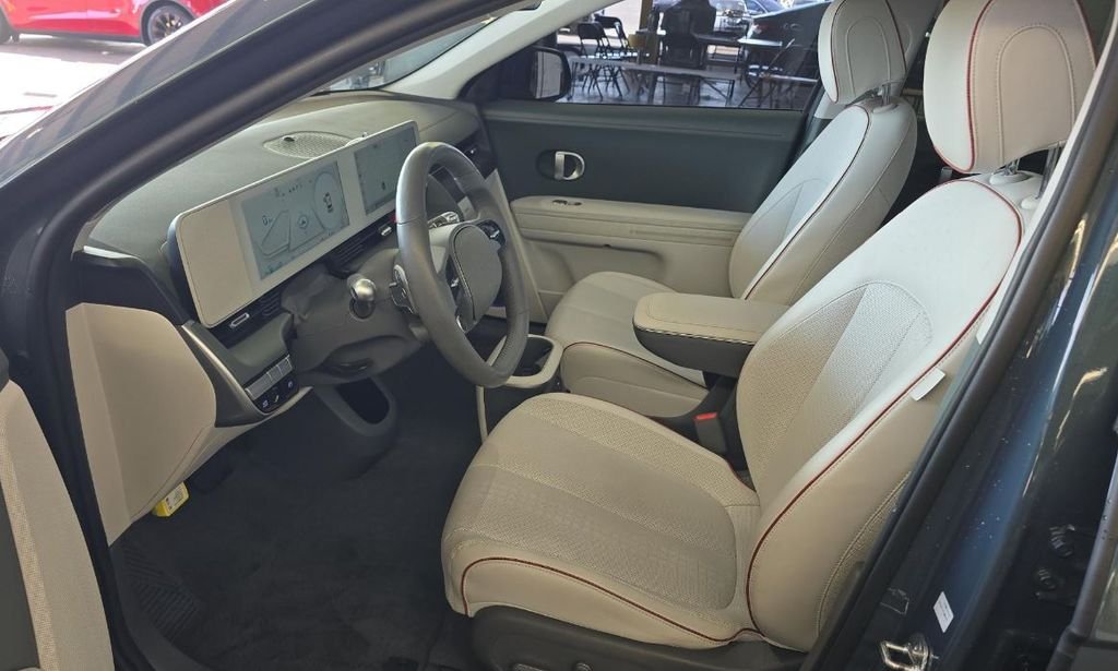 Used 2023 Green Hyundai SEL image 7