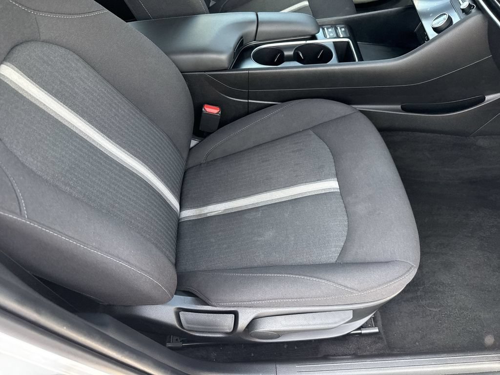 Used 2025 White Hyundai SEL image 32