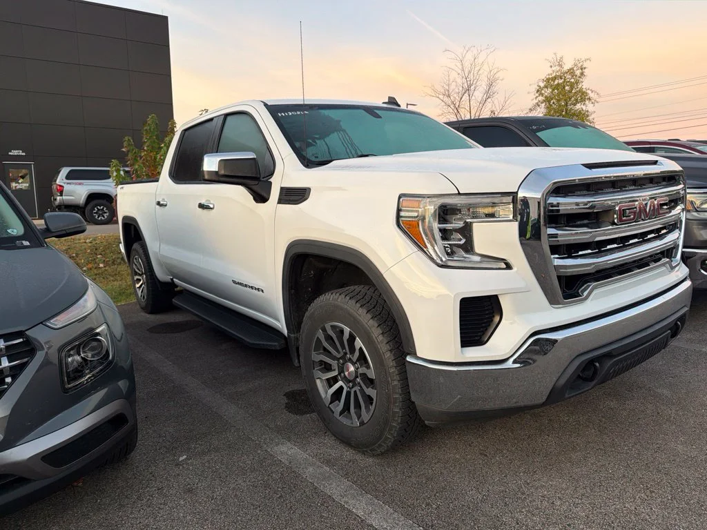 Used 2021 Summit White GMC Base image 1