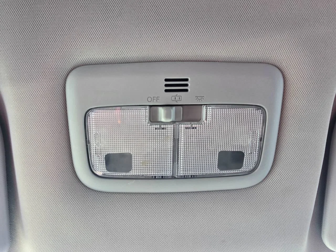 Used 2016 White Toyota L image 24