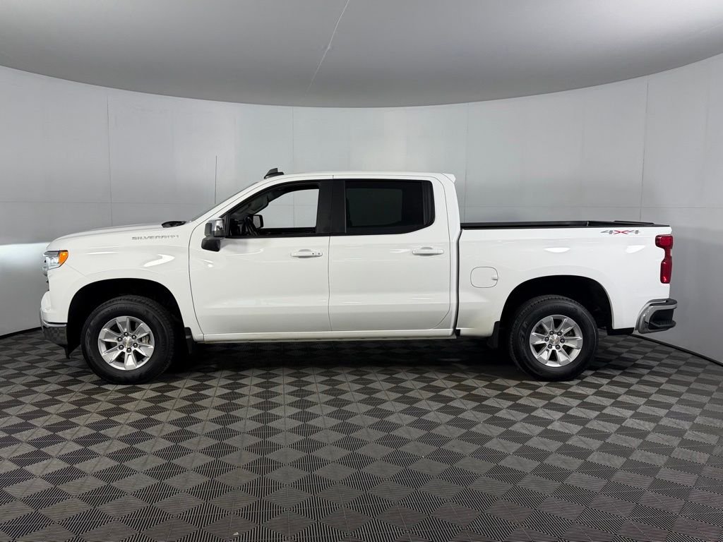 Used 2025 White Chevrolet LT image 9