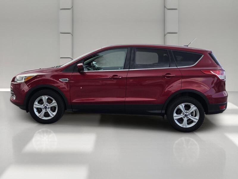Used 2015 Ruby Red Metallic FORD FWD 4DR SE image 2