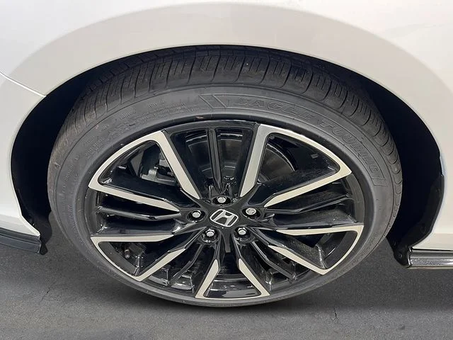 New 2026 Platinum White Pearl Honda Touring image 13