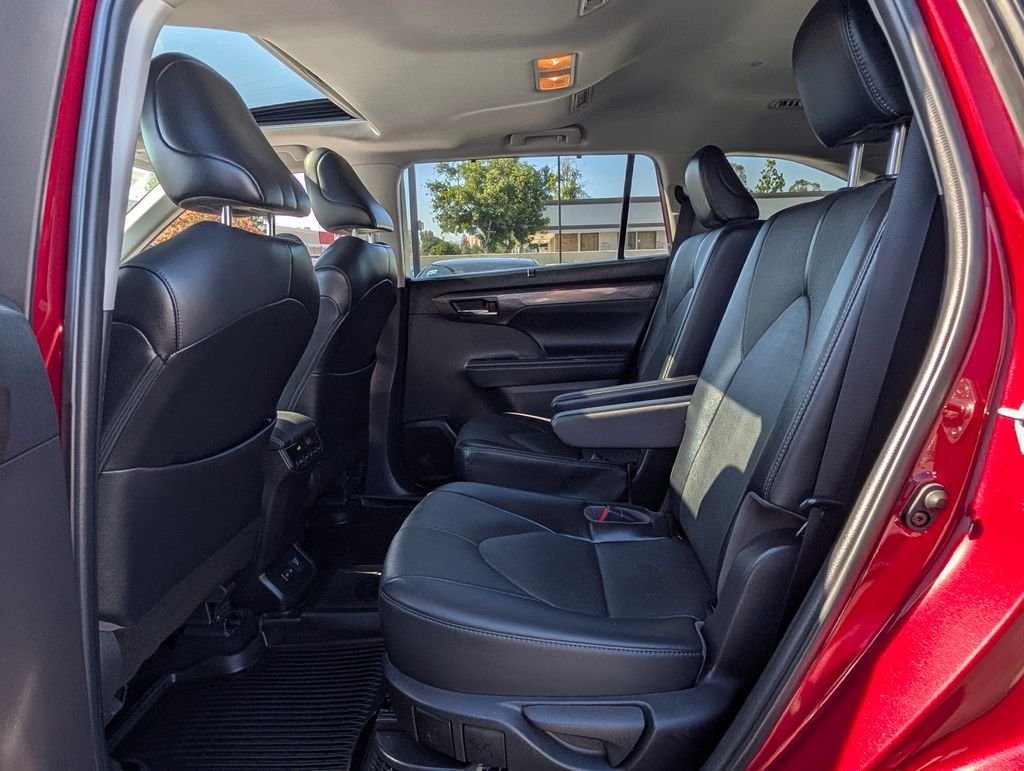 2022 Toyota Highlander Limited - Photo 14