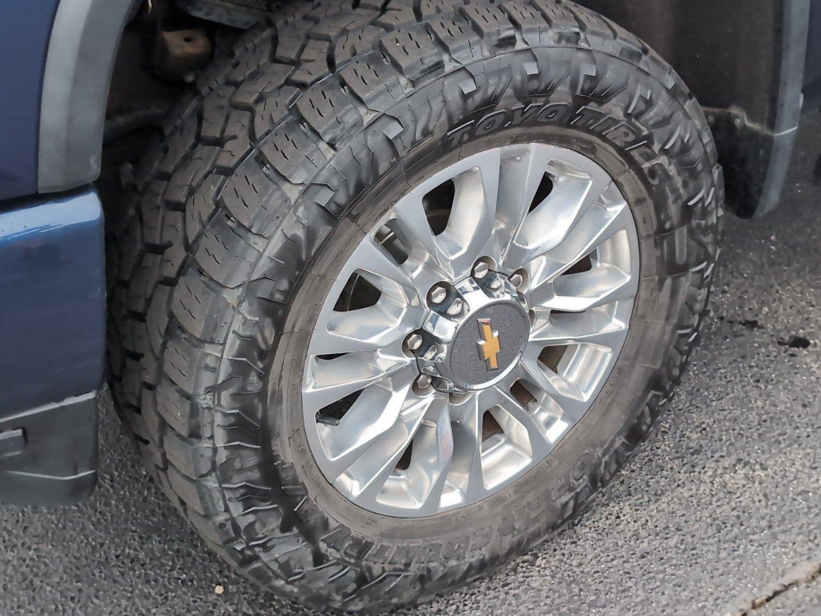 Used 2022 Northsky Blue Metallic Chevrolet High Country image 11