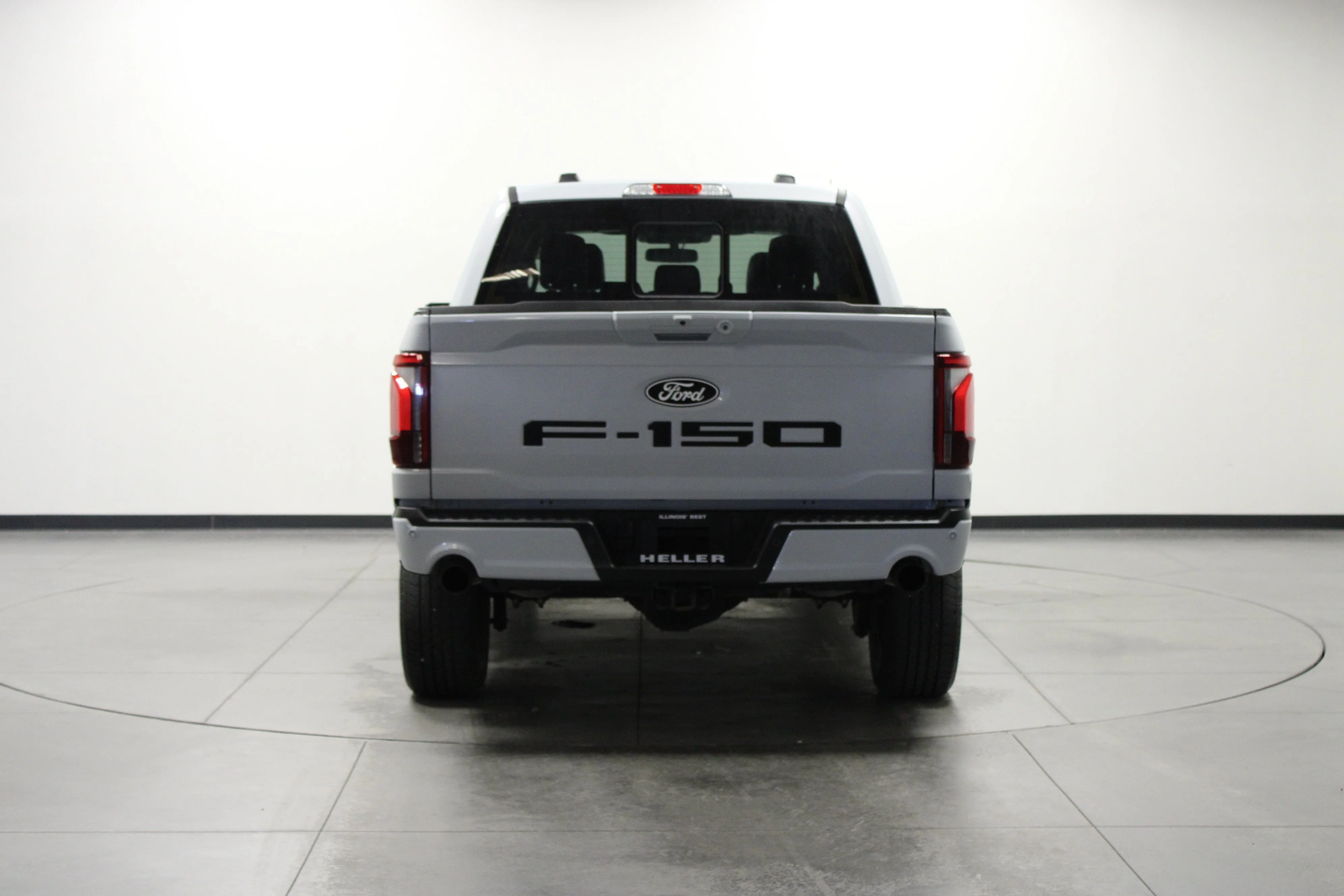 Used 2025 Space White Metallic Ford LARIAT image 5