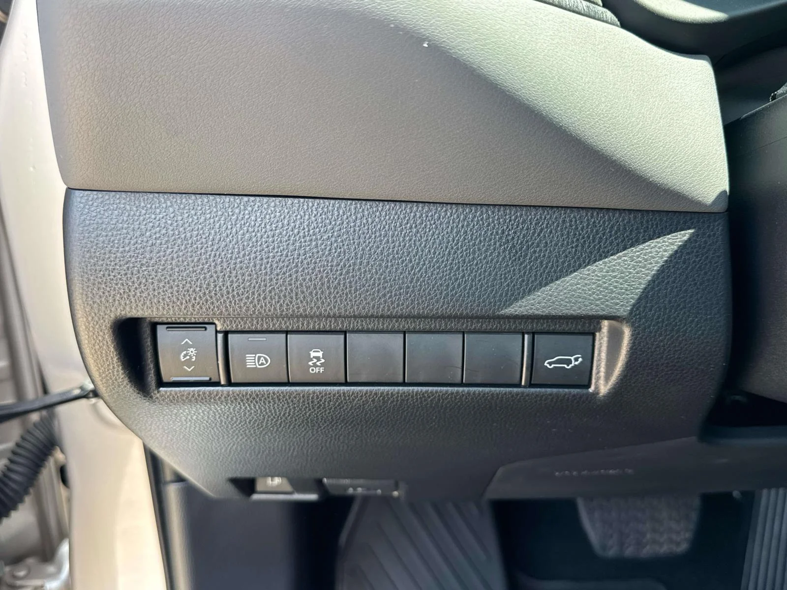 Used 2023 Silver Toyota LE AWD (Natl) image 20