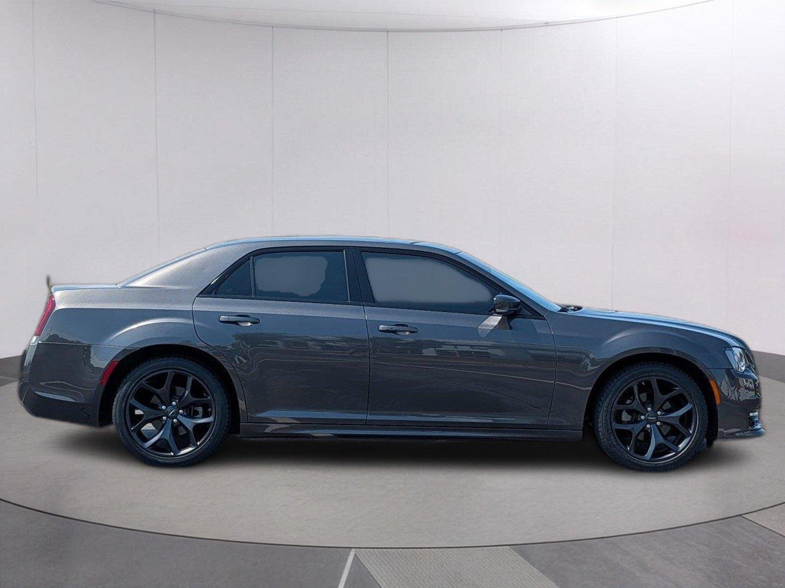 Used 2023 Granite Crystal Metallic Clearcoat Chrysler Touring L image 6