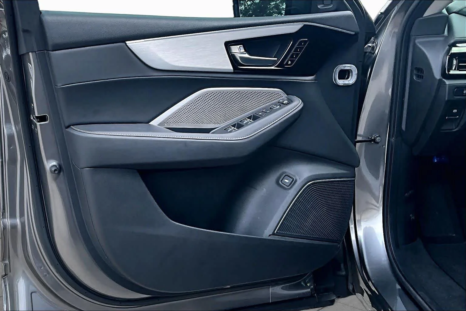 Used 2023 Liquid Carbon Metallic Acura w/Technology Package image 26