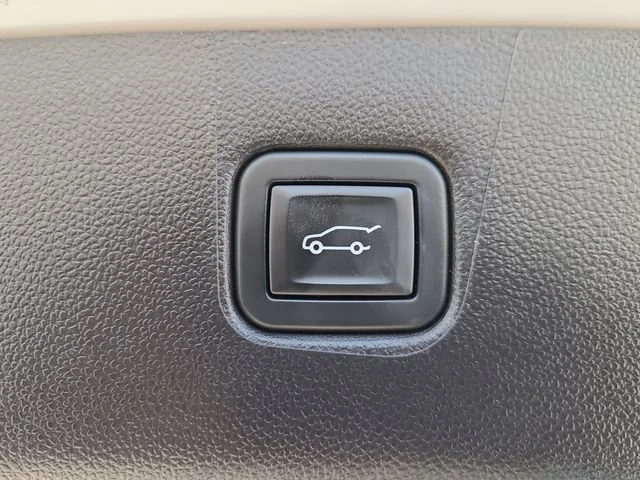 Used 2024 Iridescent Pearl Tricoat Chevrolet Premier image 7