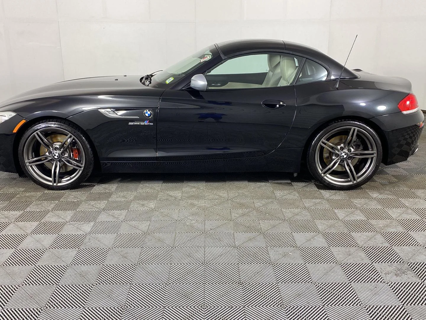 Used 2011 Black Sapphire Metallic BMW sDrive35is image 11