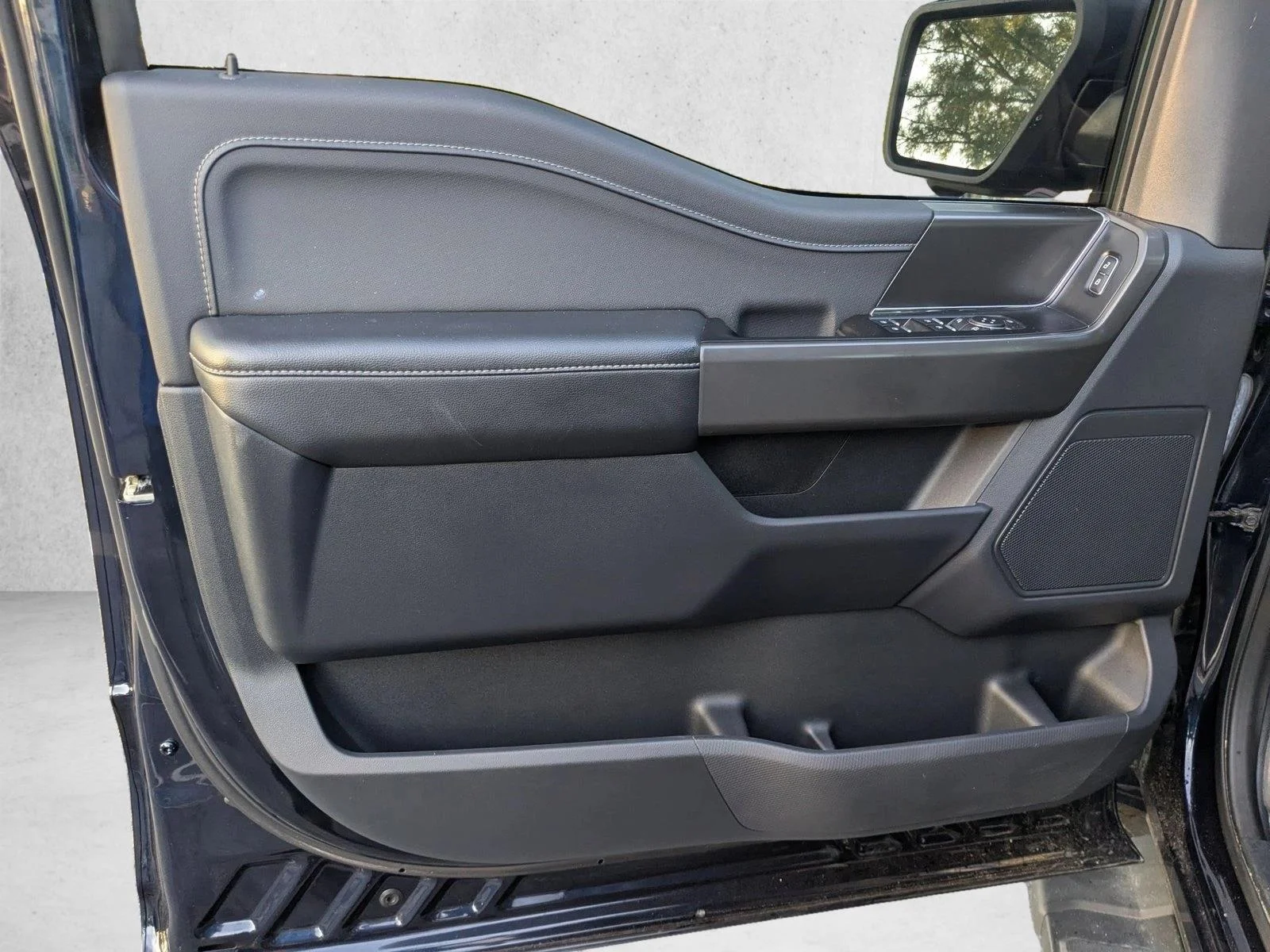 Used 2024 Antimatter Blue Metallic Ford XLT image 13