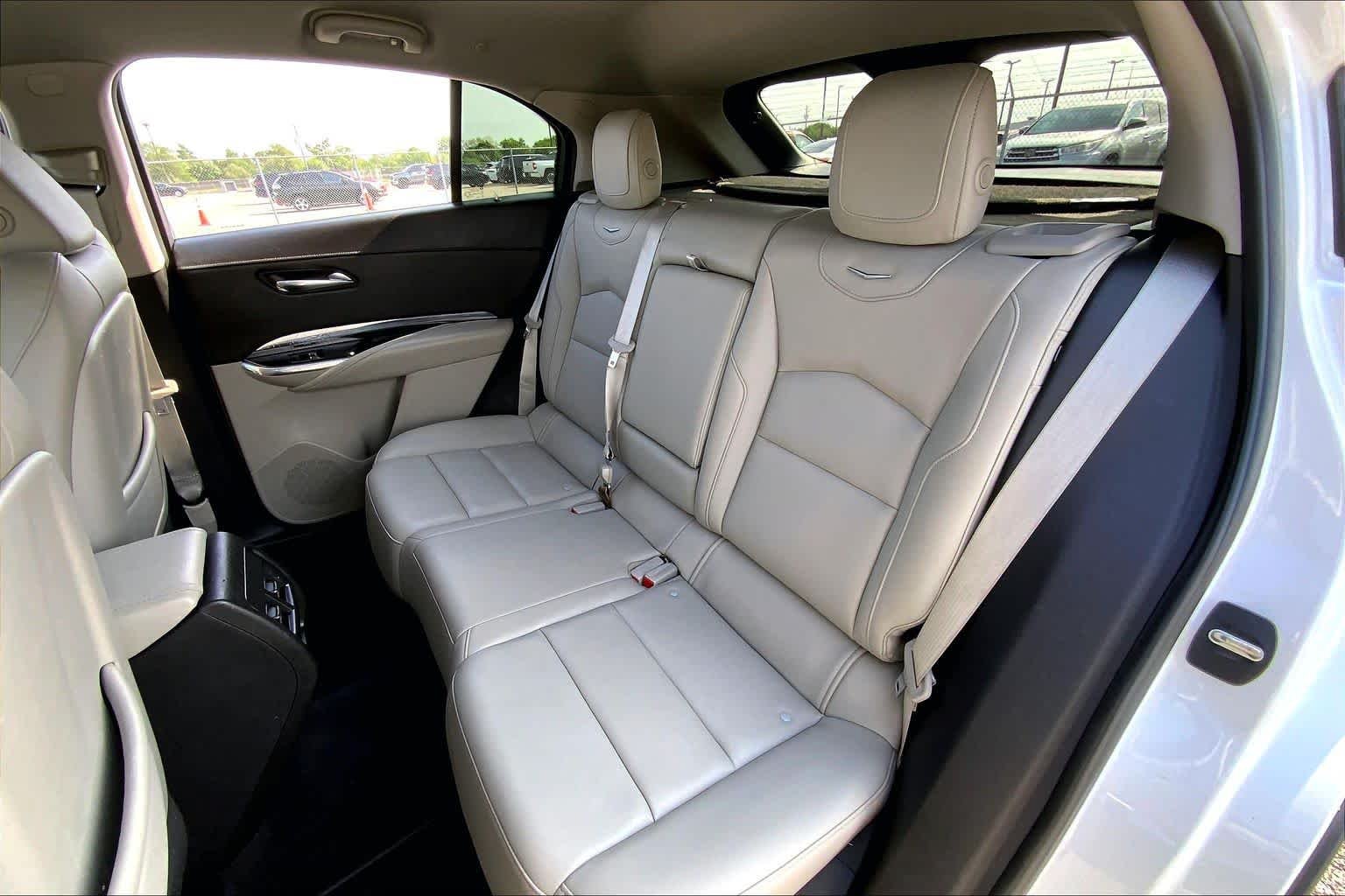 Used 2019 Crystal White Tricoat Cadillac FWD Luxury image 32