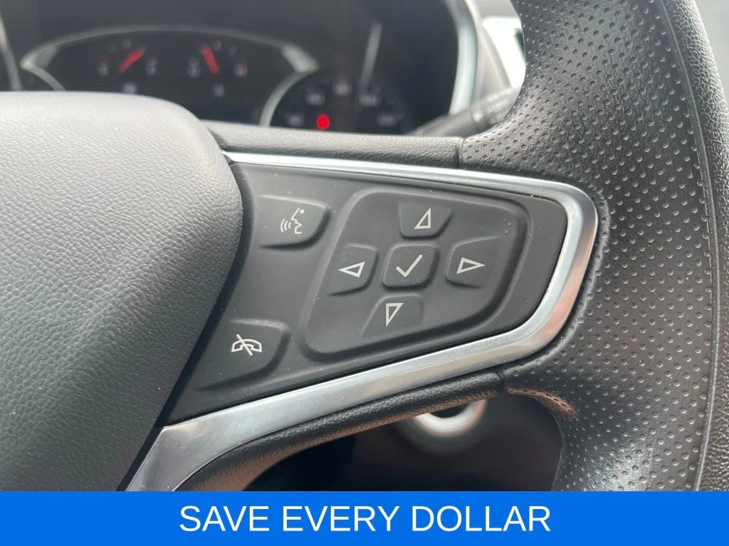 Used 2022 White Chevrolet LT image 18