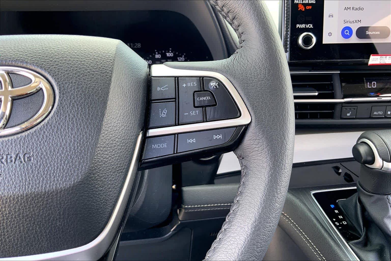 Used 2025 Wind Chill Pearl Toyota XLE image 24