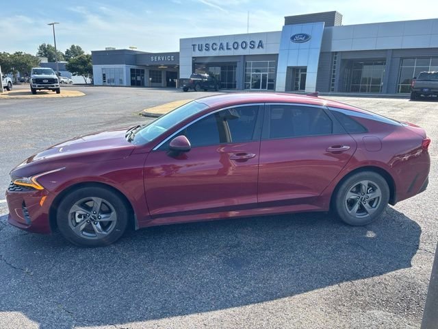 Used 2022 Passion Red Kia LXS image 5