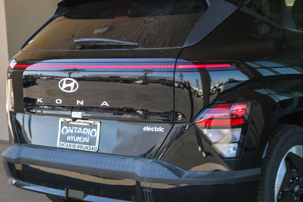 2025 Hyundai Kona EV SEL - Photo 38