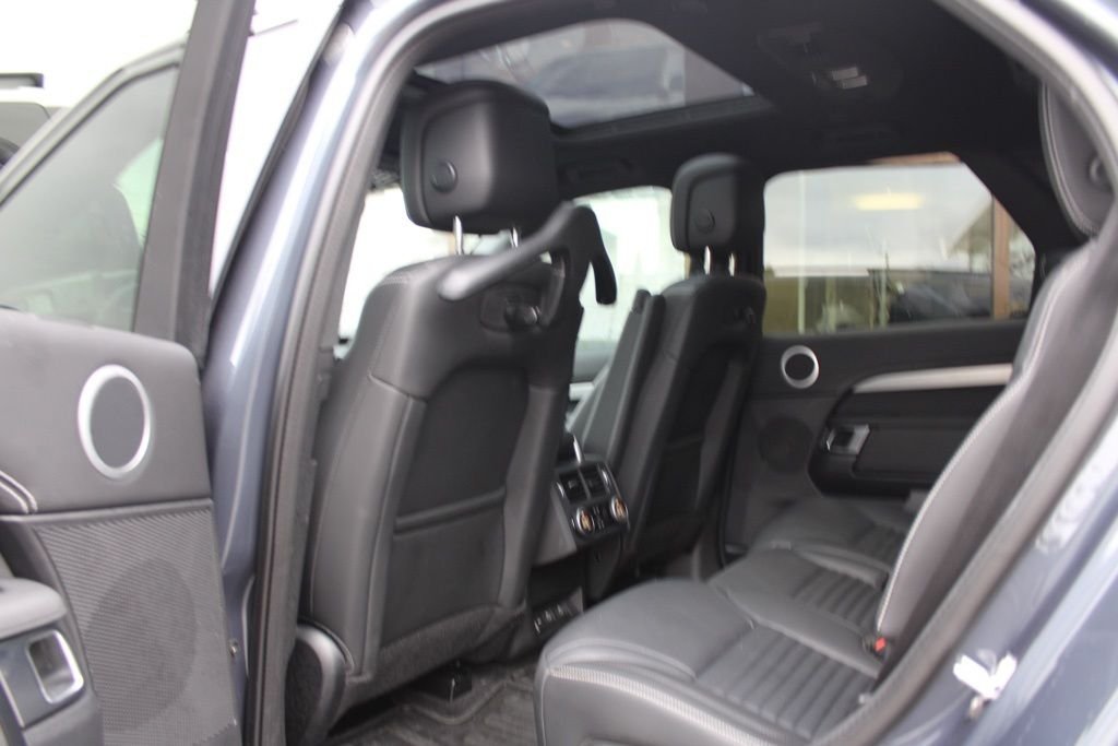 Used 2025 Blue Land Rover Dynamic SE image 30