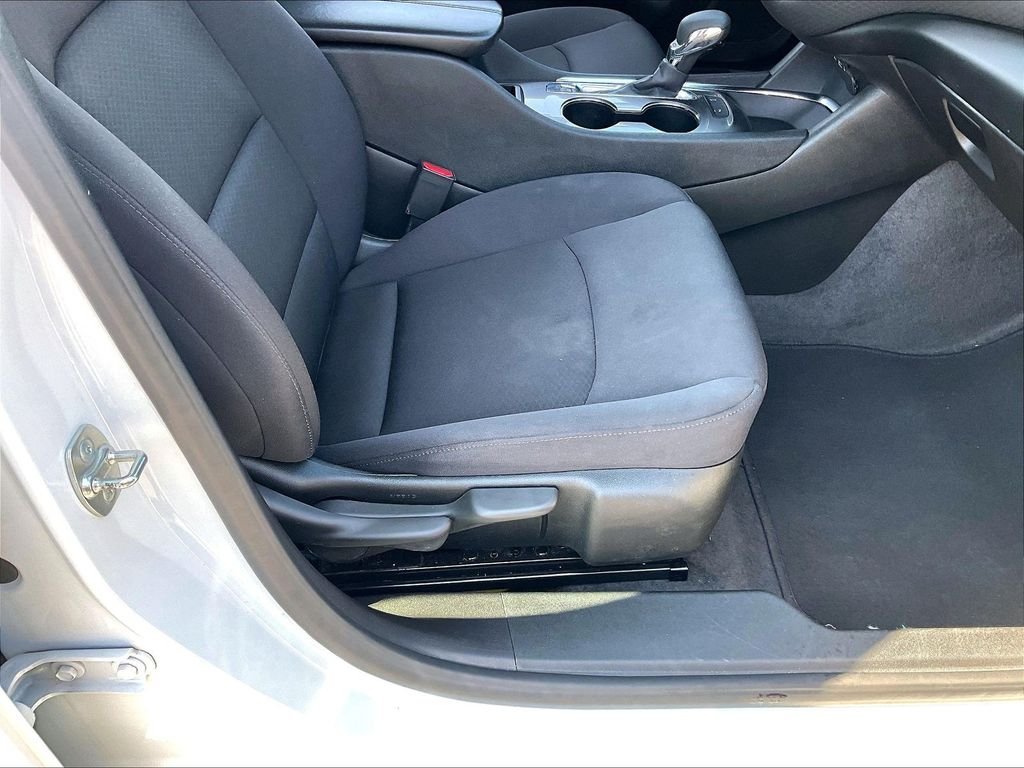 Used 2024 Summit White Chevrolet LT image 35
