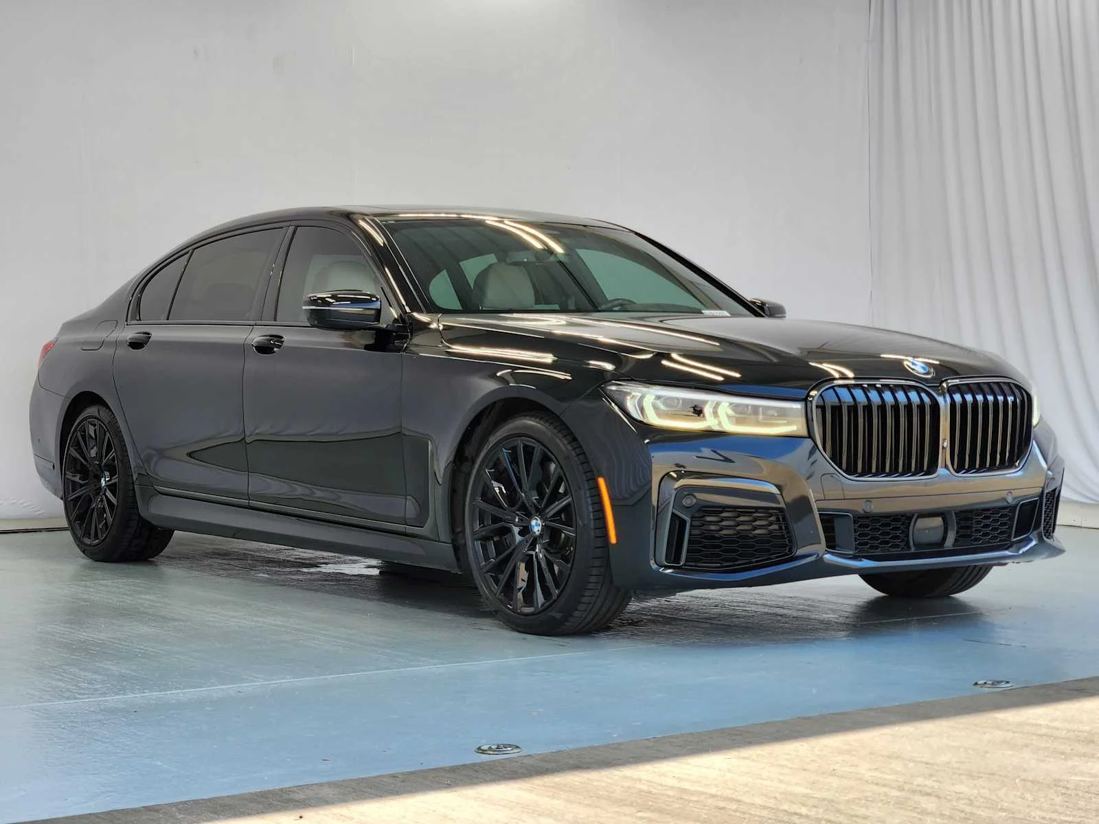 Used 2022 Black Sapphire Metallic BMW 750i xDrive image 4