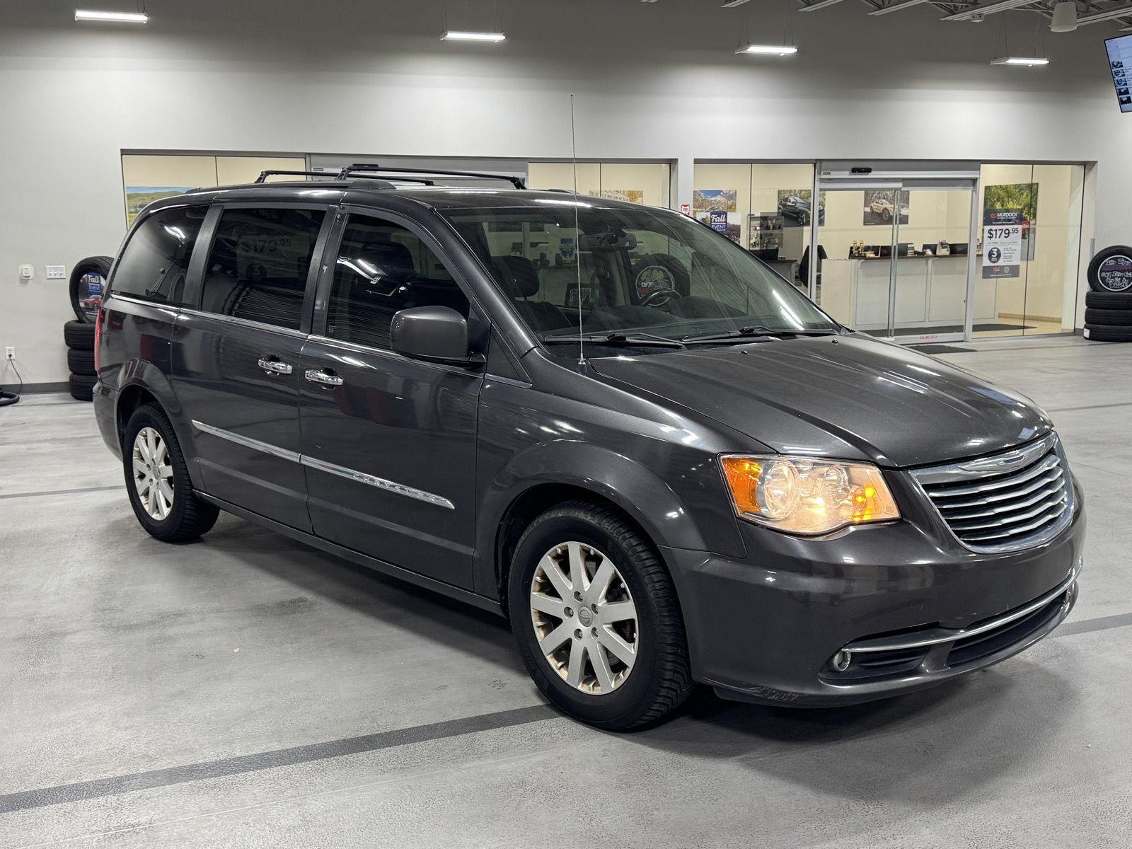 2016 Chrysler Town & Country Touring - Photo 11