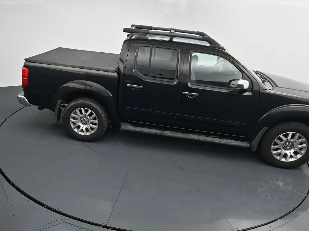 Used 2012 Black Nissan SL image 29