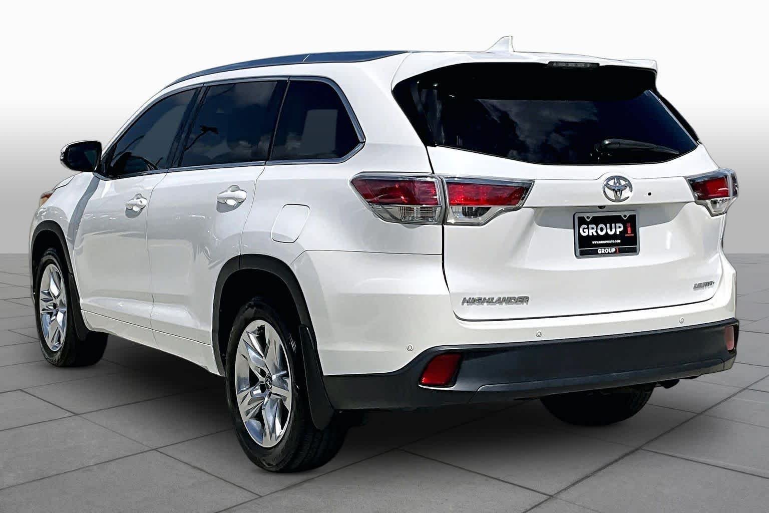 Used 2016 Blizzard Pearl Toyota Limited image 12