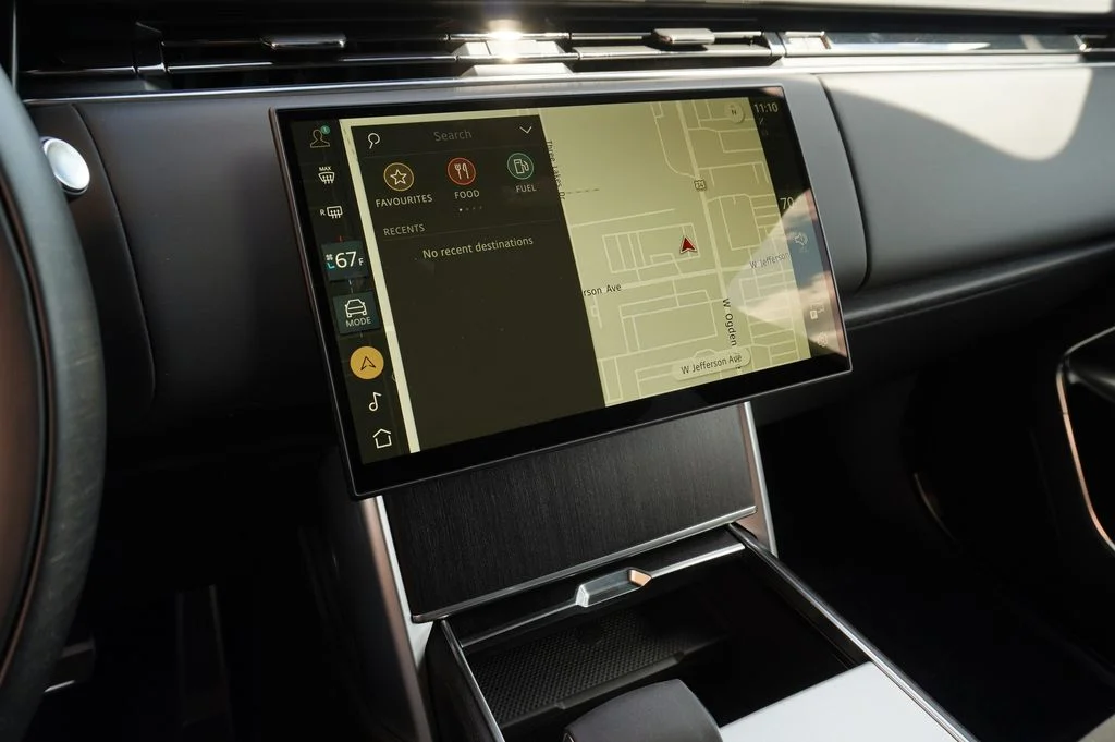 New 2026 Flux Silver Satin Land Rover SE image 18