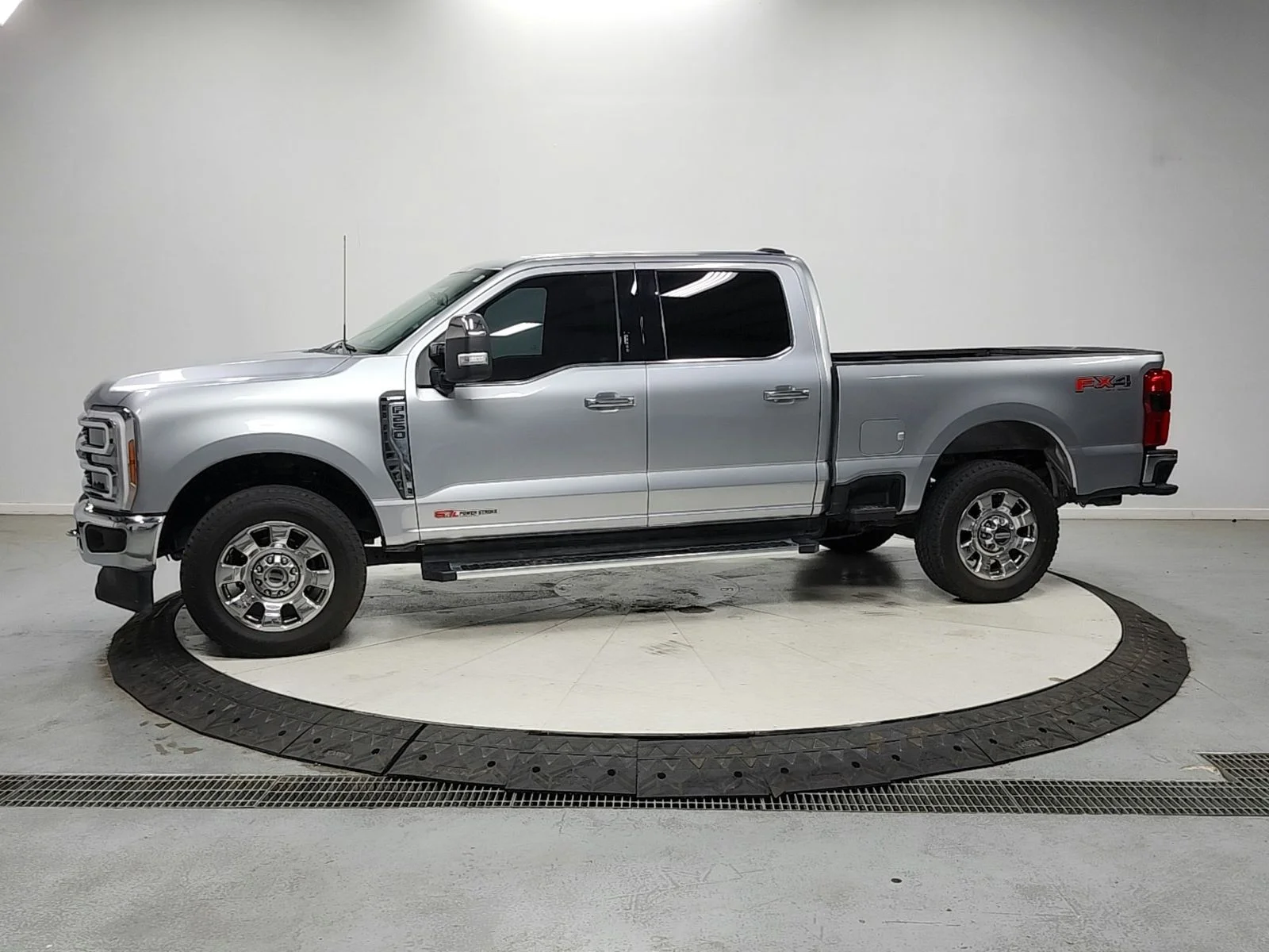 Used 2023 Silver Ford Lariat image 4