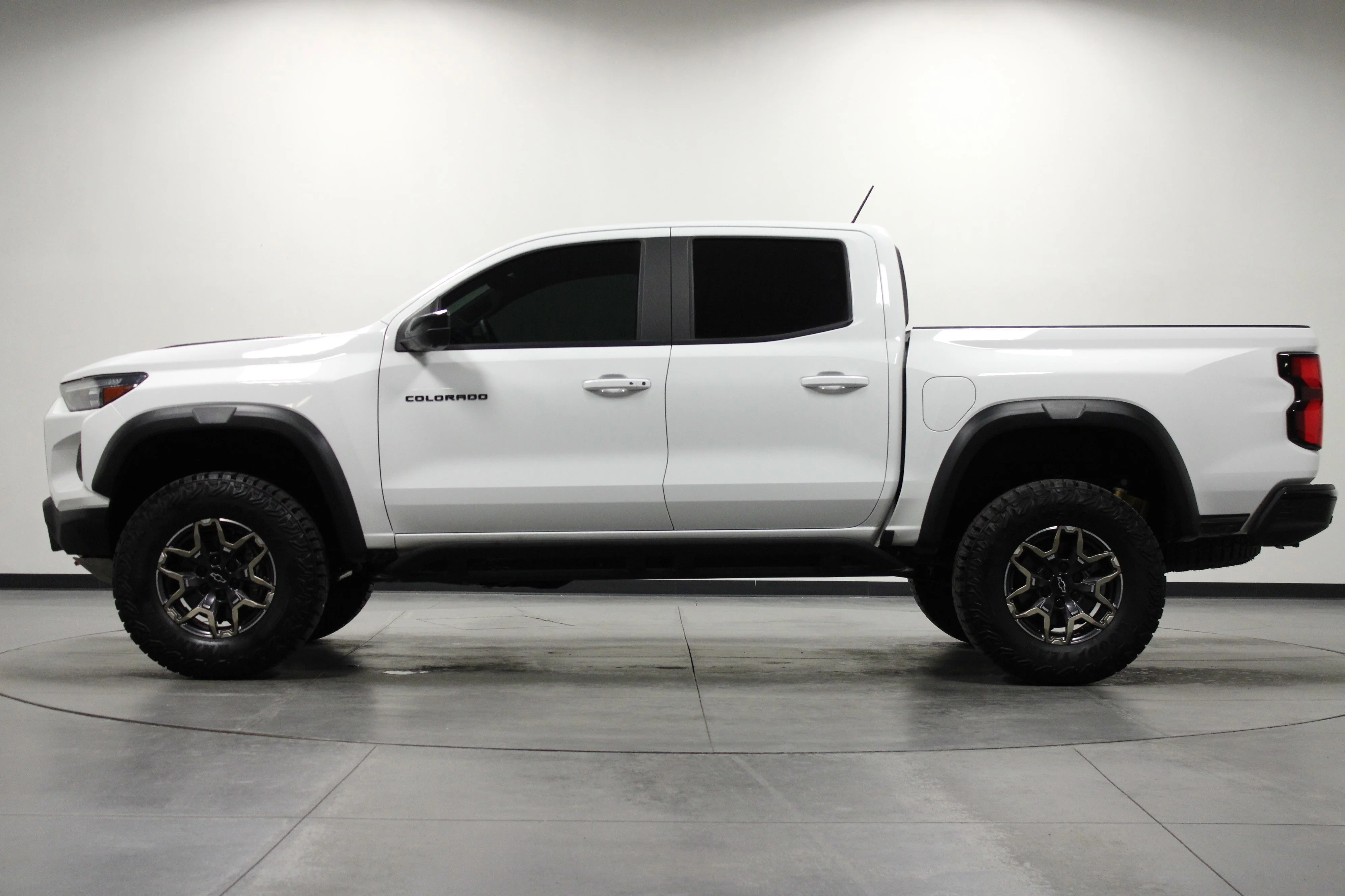 Used 2025 Summit White Chevrolet ZR2 image 7